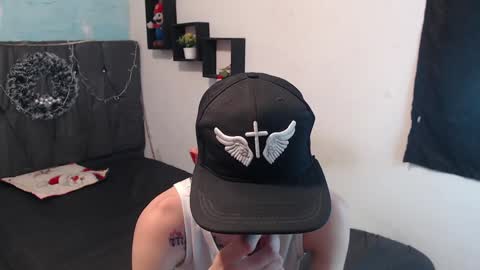 Snapshot of latins_boys_20 chatting on 12-12-24, 04:04 NICK online show from 12-12-24, 04:04