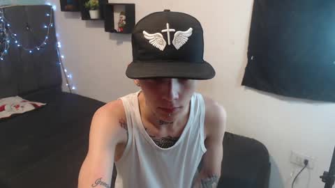 Snapshot of latins_boys_20 chatting on 12-21-24, 04:52 NICK online show from 12-21-24, 04:52