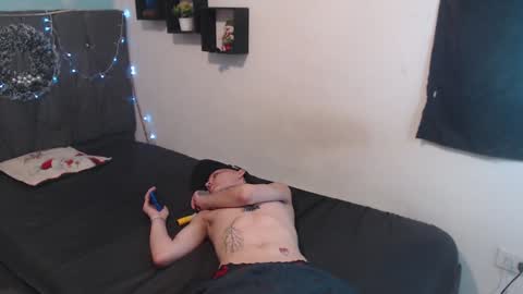 Snapshot of latins_boys_20 chatting on 12-21-24, 09:33 NICK online show from 12-21-24, 09:33