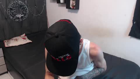 Snapshot of latins_boys_20 chatting on 12-28-24, 03:26 NICK online show from 12-28-24, 03:26