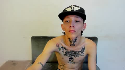 Snapshot of latins_boys_20 chatting on 01-18-25, 10:28 NICK online show from 01-18-25, 10:28