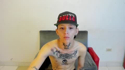 Snapshot of latins_boys_20 chatting on 01-19-25, 07:15 NICK online show from 01-19-25, 07:15