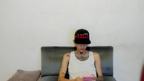 Snapshot of latins_boys_20 chatting on 01-21-25, 04:10 NICK online show from 01-21-25, 04:10