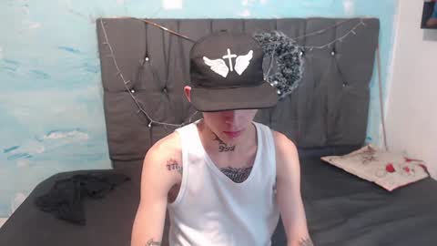 Snapshot of latins_boys_20 chatting on 01-30-25, 03:22 NICK online show from 01-30-25, 03:22