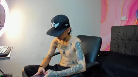 Snapshot of latins_boys_20 chatting on 10-02-25, 09:11 NICK online show from 10-02-25, 09:11