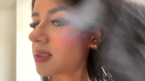 Snapshot of lau319414 chatting on 03-23-26, 03:05 Laura Valmont online show from 03-23-26, 03:05