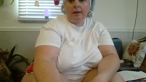 LauLauMa online show from 01-02-25, 02:57