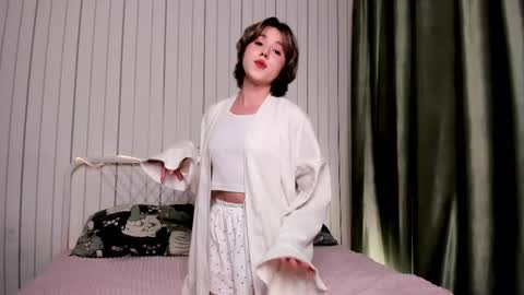 Kylie online show from 10-22-25, 08:08