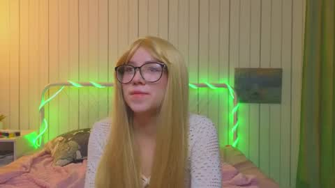 Kylie online show from 11-24-25, 08:52