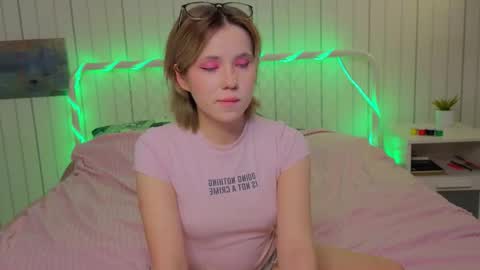 Kylie online show from 11-26-25, 08:21