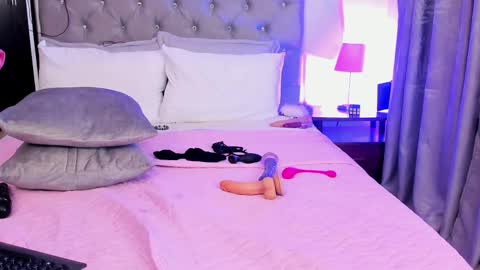 Snapshot of laura__martiinez chatting on 02-21-25, 01:55 online show from 02-21-25, 01:55