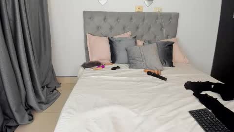 Snapshot of laura__martiinez chatting on 09-10-25, 01:55 online show from 09-10-25, 01:55