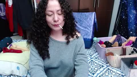  Wen  online show from 10-06-25, 09:34