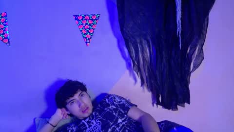 laura_and_kevin online show from 10-11-25, 02:15