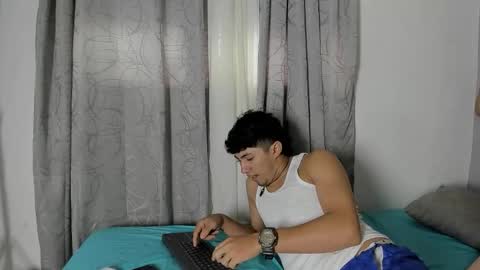 Snapshot of laura_and_kevin chatting on 12-04-25, 09:56 laura_and_kevin online show from 12-04-25, 09:56