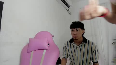 Snapshot of laura_and_kevin chatting on 01-07-26, 08:44 laura_and_kevin online show from 01-07-26, 08:44