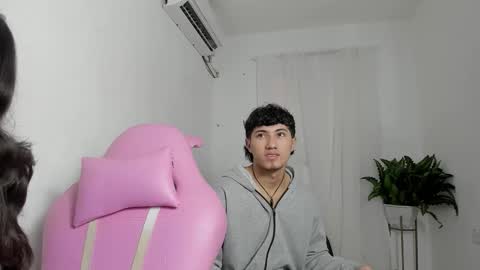 Snapshot of laura_and_kevin chatting on 01-10-26, 07:48 laura_and_kevin online show from 01-10-26, 07:48