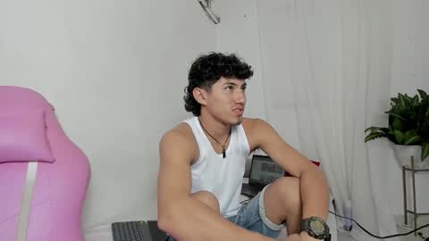 Snapshot of laura_and_kevin chatting on 01-17-26, 09:18 laura_and_kevin online show from 01-17-26, 09:18