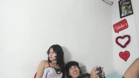 Snapshot of laura_and_kevin chatting on 02-14-26, 09:22 laura_and_kevin online show from 02-14-26, 09:22