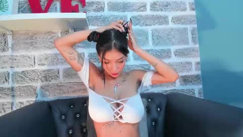 Laura online show from 12-19-24, 04:02