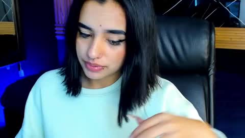 Snapshot of laura_badoo chatting on 12-14-24, 01:49 Laura online show from 12-14-24, 01:49