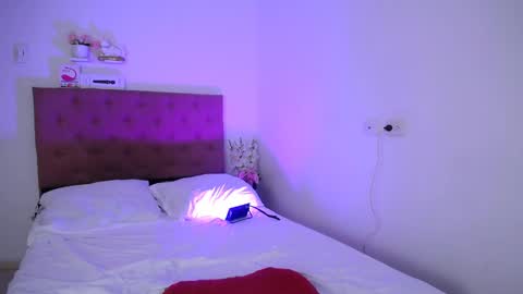 LAURA online show from 12-23-24, 06:27