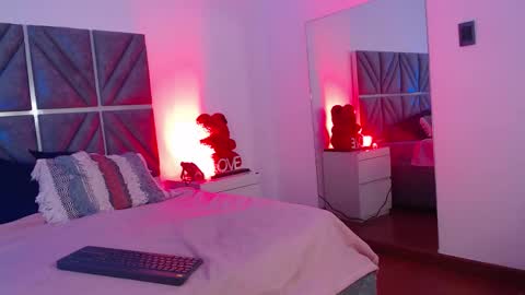 laura_dicardy online show from 12-02-25, 07:42