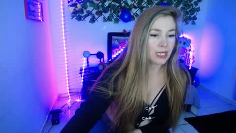 laura evans  online show from 09-10-25, 05:02