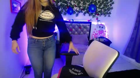 laura evans  online show from 09-24-25, 03:48