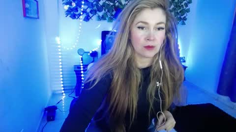 laura evans  online show from 10-07-25, 03:20