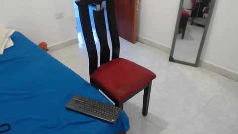 laura_foxx2379 online show from 12-13-25, 08:14