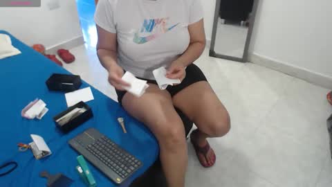 Snapshot of laura_foxx2379 chatting on 02-06-26, 07:28 laura_foxx2379 online show from 02-06-26, 07:28