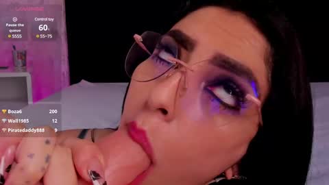 Snapshot of laura_greco chatting on 02-09-25, 04:40 online show from 02-09-25, 04:40