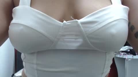 Snapshot of laura_hotyy chatting on 09-12-25, 01:22  Laura  online show from 09-12-25, 01:22