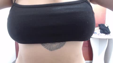 Snapshot of laura_hotyy chatting on 09-19-25, 02:07  Laura  online show from 09-19-25, 02:07