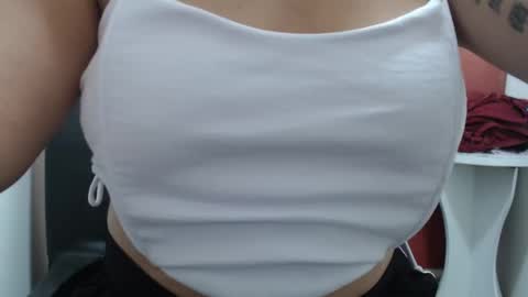 Snapshot of laura_hotyy chatting on 09-20-25, 01:23  Laura  online show from 09-20-25, 01:23