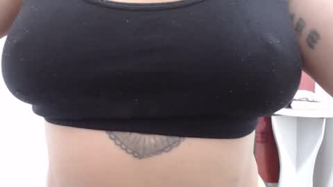 Snapshot of laura_hotyy chatting on 09-23-25, 01:36  Laura  online show from 09-23-25, 01:36