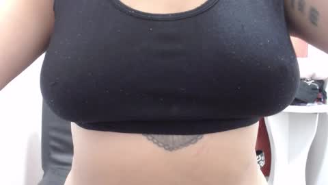 Snapshot of laura_hotyy chatting on 10-25-25, 02:56 Laura online show from 10-25-25, 02:56