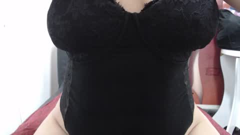 Snapshot of laura_hotyy chatting on 11-01-25, 01:13 Laura online show from 11-01-25, 01:13