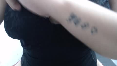 Snapshot of laura_hotyy chatting on 11-04-25, 01:16 Laura online show from 11-04-25, 01:16