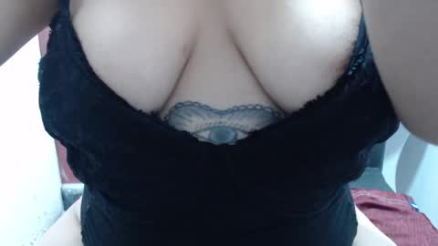 Snapshot of laura_hotyy chatting on 11-21-25, 01:15 Laura online show from 11-21-25, 01:15