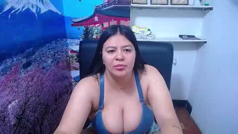 Snapshot of laura_hotyy chatting on 11-29-25, 11:35 Laura online show from 11-29-25, 11:35