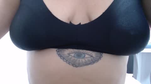 Snapshot of laura_hotyy chatting on 12-14-25, 03:12 Laura online show from 12-14-25, 03:12