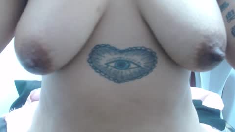 Snapshot of laura_hotyy chatting on 12-17-25, 01:39 Laura online show from 12-17-25, 01:39