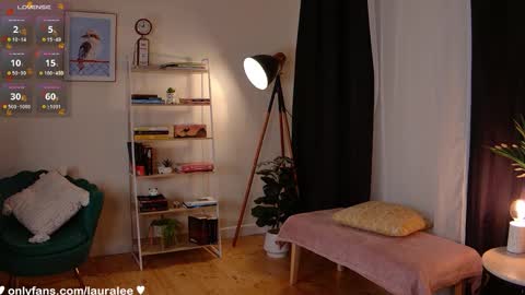 Laura Lee. online show from 10-19-25, 01:17