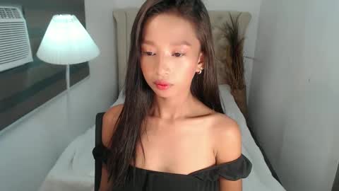 Snapshot of laura_leighxx chatting on 03-12-25, 03:13 Laura leighxx online show from 03-12-25, 03:13