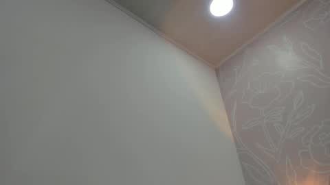 L A U R A online show from 12-17-25, 11:38