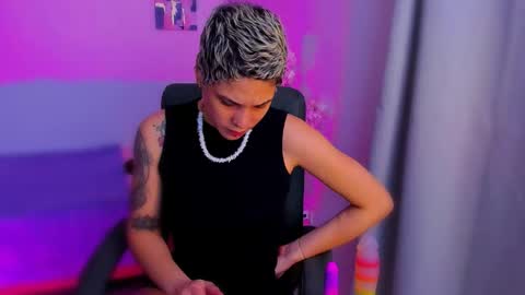 Laura Rose online show from 11-22-25, 04:44