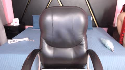 Snapshot of laura_riley chatting on 01-29-25, 12:24 Laura online show from 01-29-25, 12:24