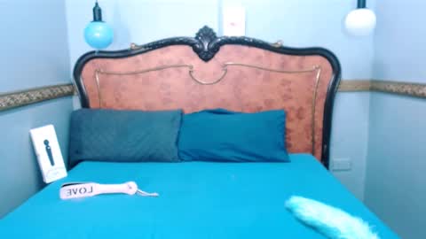 Snapshot of laura_riley chatting on 02-26-25, 02:26 Laura online show from 02-26-25, 02:26